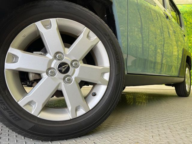 �y����15�C���`�A���~�z�C�[���z�O�ςɃ}�b�`���������A���~�z�C�[���𑕒����Ă���܂��B�e��ЊO�A���~�z�C�[����A�X�^�b�h���X�^�C�����戵�����Ă���܂��B���񂲑��k����������