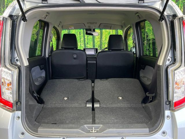 ���i�̂���������ʋ΁A���}���ɏ\���ȉ׎��X�y�[�X���m�ۂ��Ă���܂��B�Z�J���h�V�[�g��|���ƁA�傫�ȉו��̐ύڂ��\�ł���