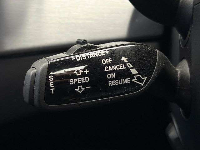 ●レーダークルーズコントロール:前の車との車間距離を一定にとりつつ、一定速度で自動走行してくれる次世代のクルーズコントロール!主に高速道路や自動車専用道路で使用する便利な機能です!