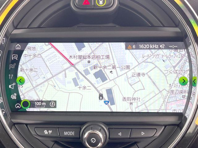 ��MINI�����i�r:��̊��̂���i�r�́A����������ԓ������o���Ă���܂��BBluetooth�Đ��ȂǃI�[�f�B�I�@�\���[�����Ă���܂��̂ŁA�^�]�����y���߂܂���