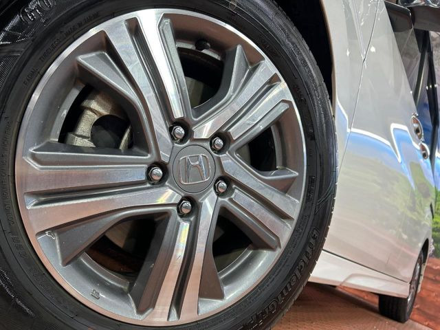 �y����16�C���`�A���~�z�C�[���z�O�ςɃ}�b�`���������A���~�z�C�[���𑕒����Ă���܂��B�e��ЊO�A���~�z�C�[����A�X�^�b�h���X�^�C�����戵�����Ă���܂��B���񂲑��k����������