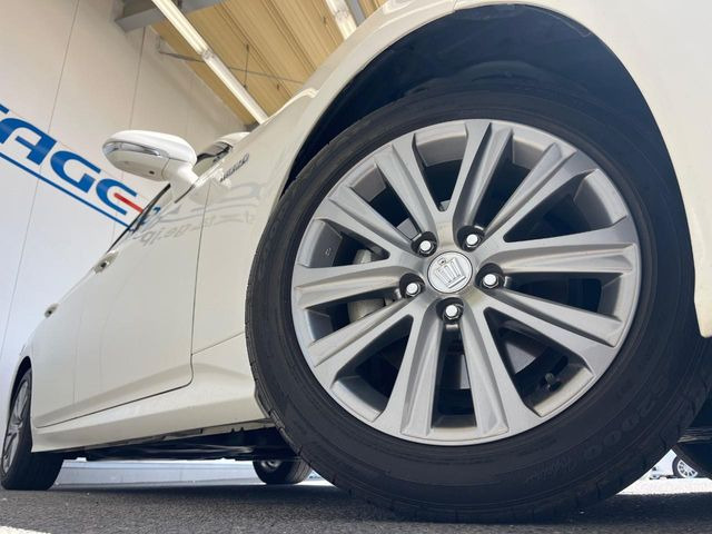 �y����17�C���`�A���~�z�C�[���z�O�ςɃ}�b�`���������A���~�z�C�[���𑕒����Ă���܂��B�e��ЊO�A���~�z�C�[����A�X�^�b�h���X�^�C�����戵�����Ă���܂��B���񂲑��k����������