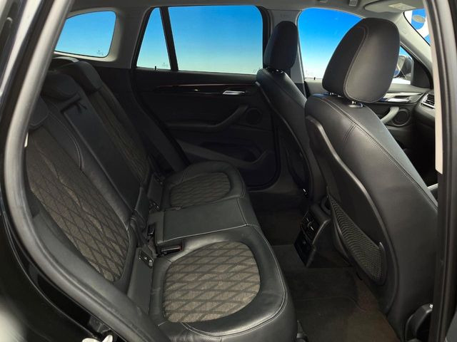 ●後部座席も気になるようなキズ・汚れやへたり等、大きなダメージはなく、良好な状態です。
