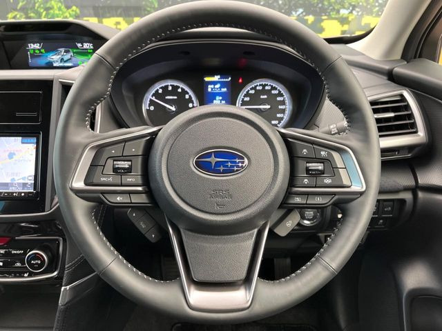 �y�����v�����X�e�A�����O�z�㎿�Ȋv���g�p���邱�ƂŁA��ɂ����������݂ƂĂ��^�]���₷���n���h���ł���