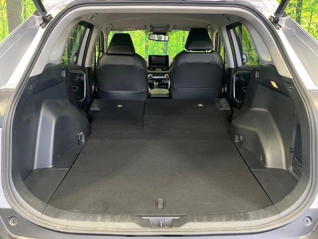 ���i�̂���������ʋ΁A���}���ɏ\���ȉ׎��X�y�[�X���m�ۂ��Ă���܂��B�Z�J���h�V�[�g��|���ƁA�傫�ȉו��̐ύڂ��\�ł���