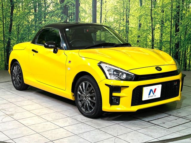 高透明度のガラス皮膜で撥水はもちろん、上質なツヤ・光沢を実現。紫外線や酸性雨から大切な愛車を保護し、色あせ・劣化を防止。「弾スプラッシュコート」、「弾プリミッサコート」からお選びいただけます。