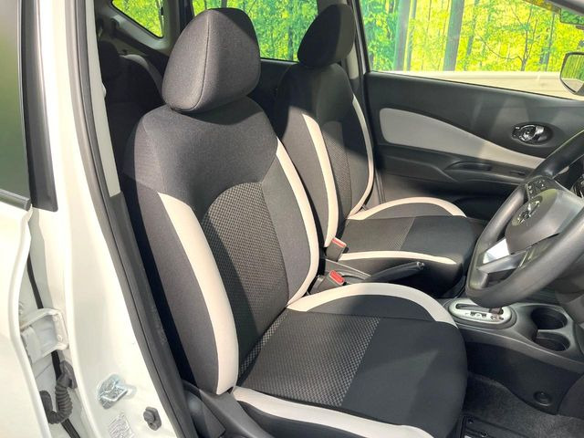 運転席シート廻りは使用感も少なく、良好な状態となっています。前オーナー様が丁寧に使っていたことがよくわかりますね。