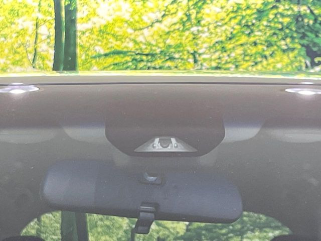 �y�z���_�Z���V���O�z���s���ɑO���̎ԗ�����F�����A�Փ˂������Ȏ��͌x��ƃu���[�L�ŏՓˉ���Ɣ�Q�y�����A�V�X�g�B�����S�Ƀh���C�u�����y���݂��������܂��B