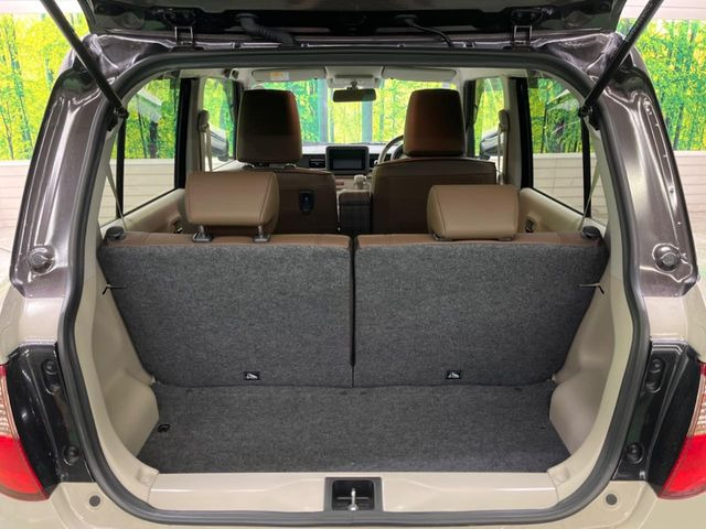 ���i�̂���������ʋ΁A���}���ɏ\���ȉ׎��X�y�[�X���m�ۂ��Ă���܂��B�Z�J���h�V�[�g��|���ƁA�傫�ȉו��̐ύڂ��\�ł���