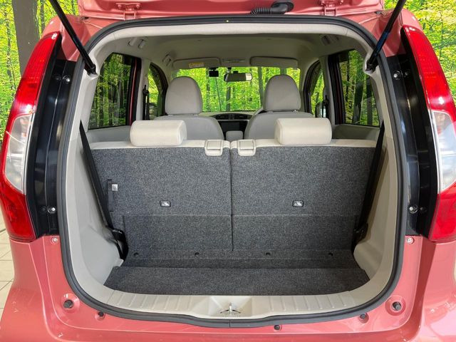 普段のお買い物や通勤、送迎等に十分な荷室スペースを確保しております。セカンドシートを倒すと、大きな荷物の積載も可能です♪