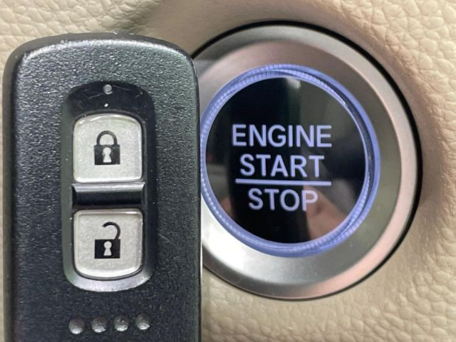 �yHonda�X�}�[�g�L�[�z�J�o����|�P�b�g�ɓ��ꂽ�܂܂ł��h�A�̎{���E�������\�ȃX�}�[�g�L�[�𑕔��B�G���W���̃I���E�I�t�����J�M�����o���K�v����������Ƃ��Ă��֗��ł���