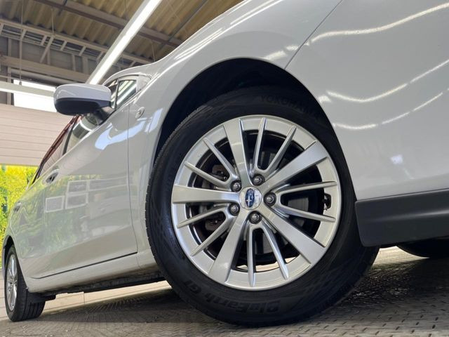 �y����16�C���`�A���~�z�C�[���z�O�ςɃ}�b�`���������A���~�z�C�[���𑕒����Ă���܂��B�e��ЊO�A���~�z�C�[����A�X�^�b�h���X�^�C�����戵�����Ă���܂��B���񂲑��k����������