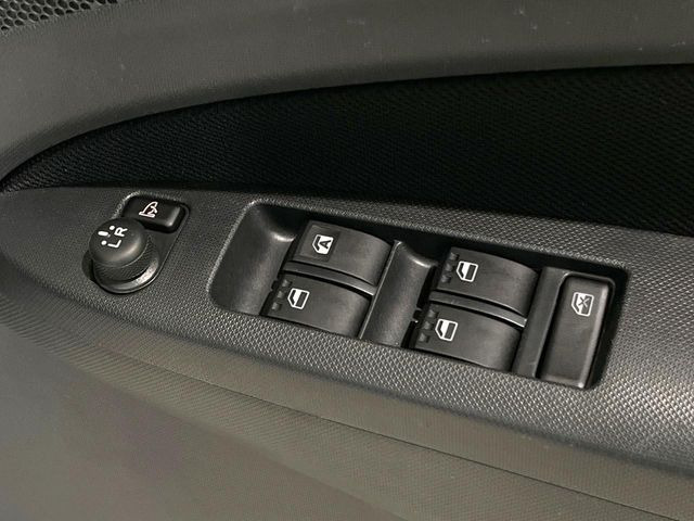 �y�d���i�[�~���[�z�T�C�h�~���[�͓d���i�[���ƂȂ��Ă���A�������ԏ�ł��L�Y�������X�N��}�����܂��B