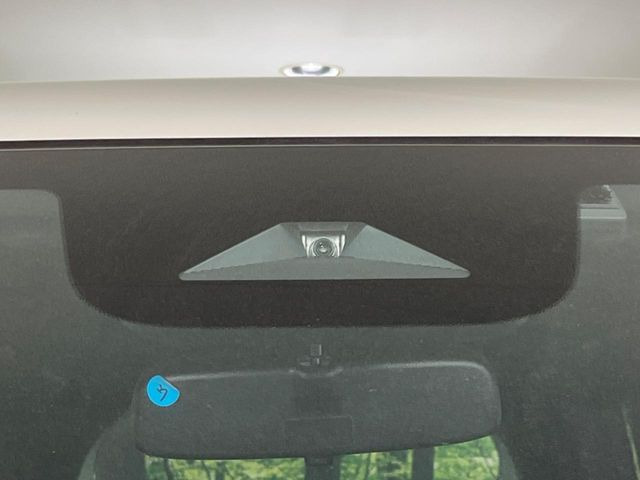 �y�z���_�Z���V���O�z���s���ɑO���̎ԗ�����F�����A�Փ˂������Ȏ��͌x��ƃu���[�L�ŏՓˉ���Ɣ�Q�y�����A�V�X�g�B�����S�Ƀh���C�u�����y���݂��������܂��B