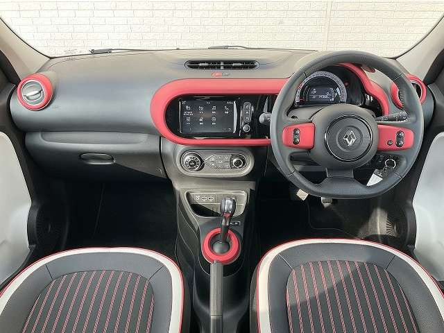 トゥインゴインテンス