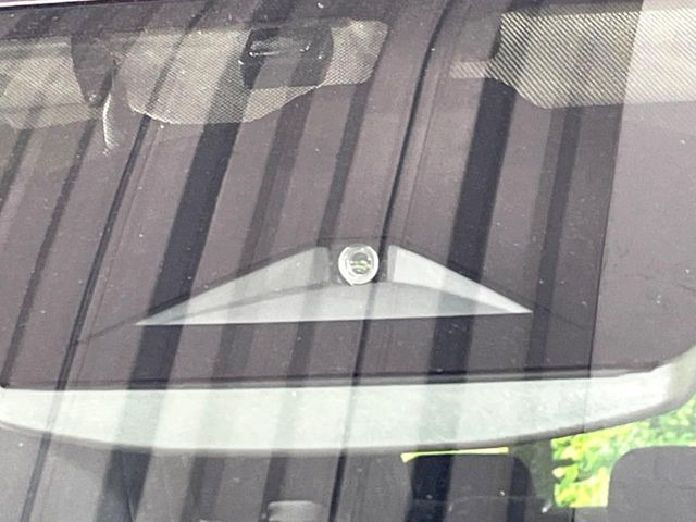 �y�C���e���W�F���g�G�}�[�W�F���V�[�u���[�L�z�t�����g�J�����őO���̎ԗ�����s�҂����m�B�Փ˂������Ȏ��͏Փ˔�Q�y���u���[�L���쓮�A�Փˉ�����T�|�[�g�B�����S�Ƀh���C�u�����y���݂��������܂��B