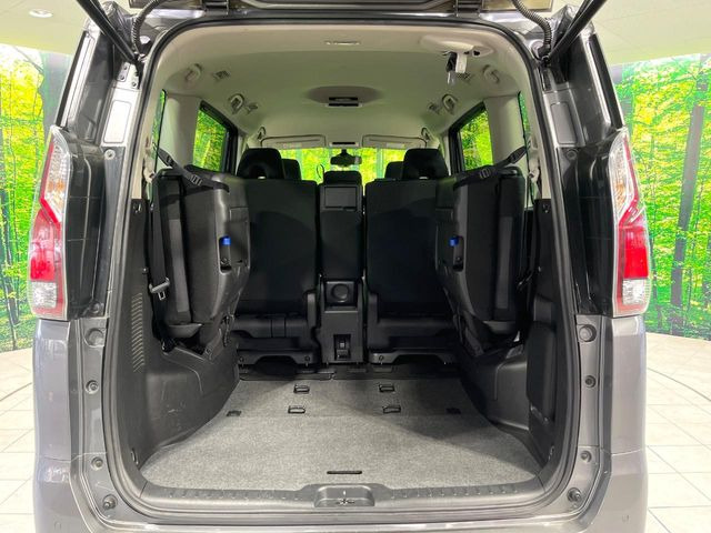 ���i�̂���������ʋ΁A���}���ɏ\���ȉ׎��X�y�[�X���m�ۂ��Ă���܂��B�Z�J���h�V�[�g��|���ƁA�傫�ȉו��̐ύڂ��\�ł���