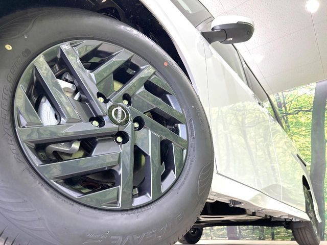 �y����16�C���`�A���~�z�C�[���z�O�ςɃ}�b�`���������A���~�z�C�[���𑕒����Ă���܂��B�e��ЊO�A���~�z�C�[����A�X�^�b�h���X�^�C�����戵�����Ă���܂��B���񂲑��k����������