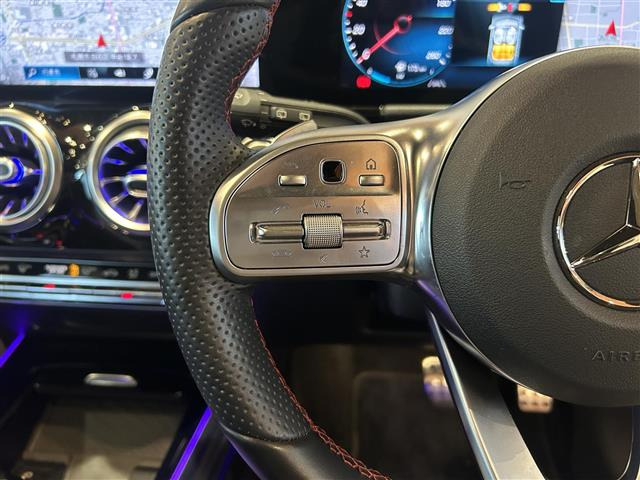 GLAクラスGLA200d 4マチック AMGライン 4WD