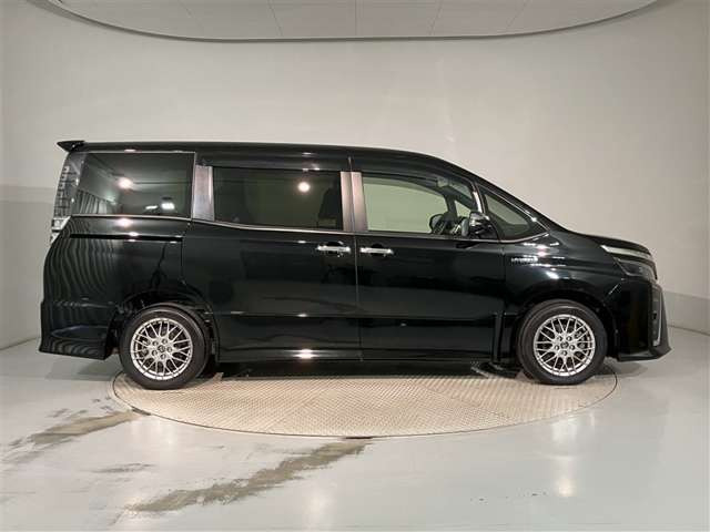 ヴォクシー1.8 ハイブリッド ZS 煌