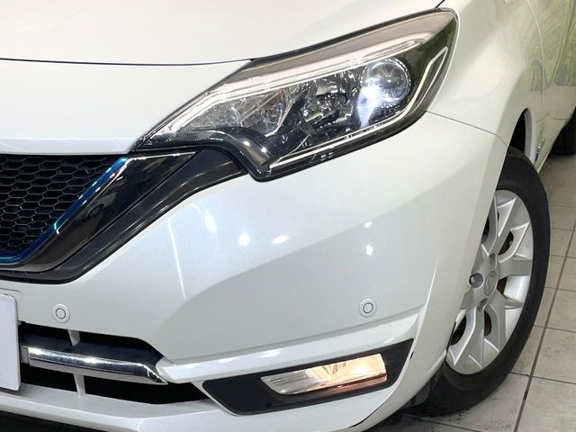 �yLED�w�b�h���C�g�z���V����ԑ��s�����ǍD�Ȏ��E���m�ۂ����S���ĉ^�]�ł��鍂�P�xLED�w�b�h���C�g�𑕔�!�_�����x�������A����d�͂��}�����Ă��܂��B