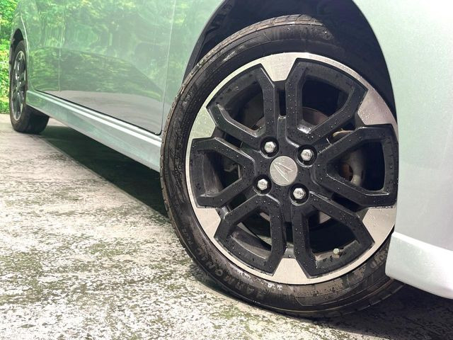 �y����15�C���`�A���~�z�C�[���z�O�ςɃ}�b�`���������A���~�z�C�[���𑕒����Ă���܂��B�e��ЊO�A���~�z�C�[����A�X�^�b�h���X�^�C�����戵�����Ă���܂��B���񂲑��k����������