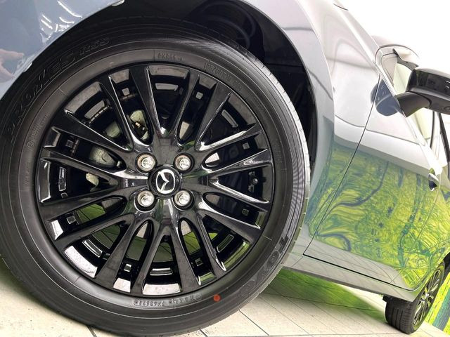 �y����16�C���`�A���~�z�C�[���z�O�ςɃ}�b�`���������A���~�z�C�[���𑕒����Ă���܂��B�e��ЊO�A���~�z�C�[����A�X�^�b�h���X�^�C�����戵�����Ă���܂��B���񂲑��k����������