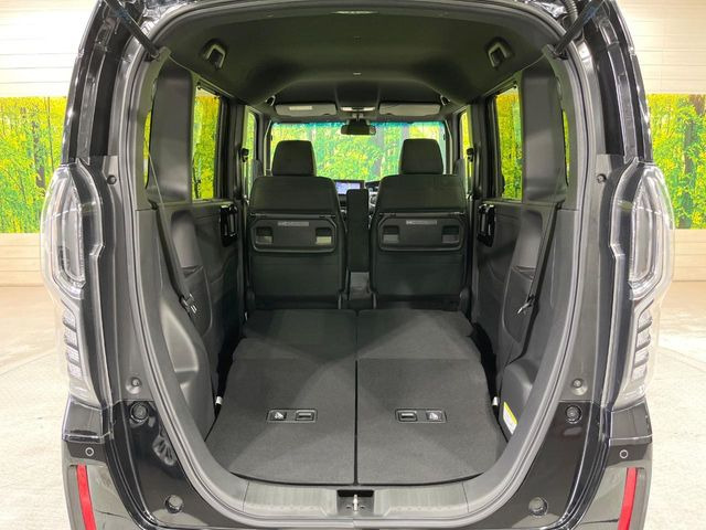 ���i�̂���������ʋ΁A���}���ɏ\���ȉ׎��X�y�[�X���m�ۂ��Ă���܂��B�Z�J���h�V�[�g��|���ƁA�傫�ȉו��̐ύڂ��\�ł���