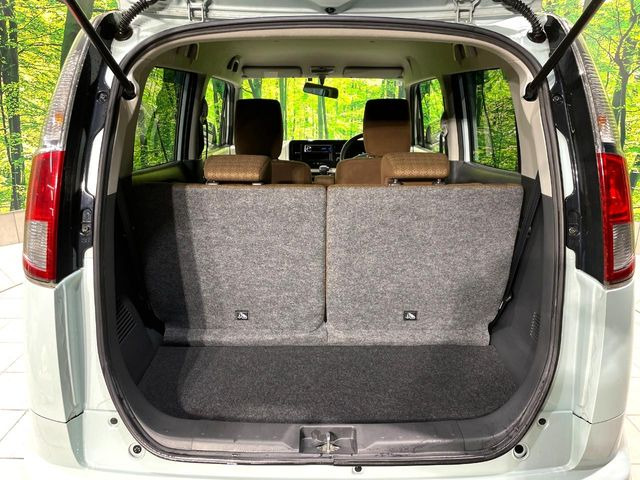 ���i�̂���������ʋ΁A���}���ɏ\���ȉ׎��X�y�[�X���m�ۂ��Ă���܂��B�Z�J���h�V�[�g��|���ƁA�傫�ȉו��̐ύڂ��\�ł���