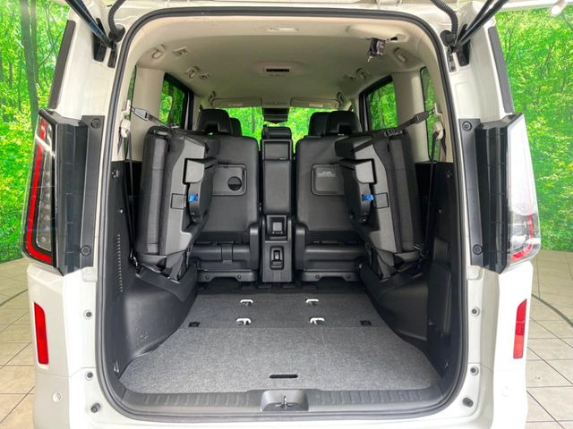 ���i�̂���������ʋ΁A���}���ɏ\���ȉ׎��X�y�[�X���m�ۂ��Ă���܂��B�Z�J���h�V�[�g��|���ƁA�傫�ȉו��̐ύڂ��\�ł���