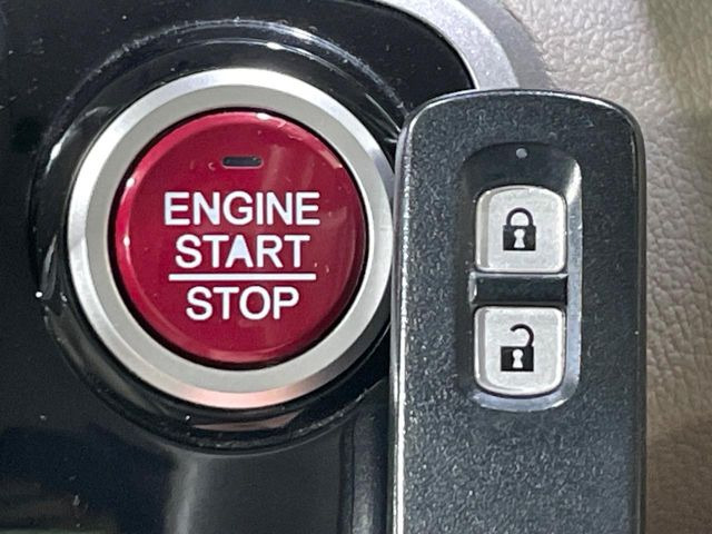 �yHonda�X�}�[�g�L�[�z�J�o����|�P�b�g�ɓ��ꂽ�܂܂ł��h�A�̎{���E�������\�ȃX�}�[�g�L�[�𑕔��B�G���W���̃I���E�I�t�����J�M�����o���K�v����������Ƃ��Ă��֗��ł���