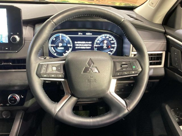 ステアリングも使用感が少なく、きれいな状態となっております♪