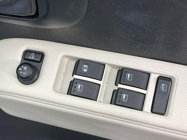 �y�d���i�[�~���[�z�T�C�h�~���[�͓d���i�[���ƂȂ��Ă���A�������ԏ�ł��L�Y�������X�N��}�����܂��B