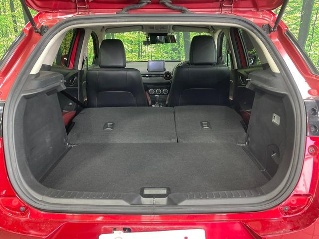 ���i�̂���������ʋ΁A���}���ɏ\���ȉ׎��X�y�[�X���m�ۂ��Ă���܂��B�Z�J���h�V�[�g��|���ƁA�傫�ȉו��̐ύڂ��\�ł���