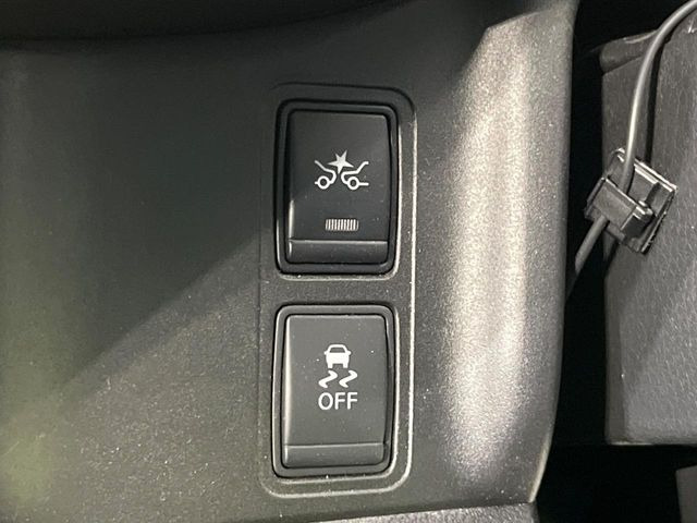 �y�G�}�[�W�F���V�[�u���[�L�z���s���ɑO���̎ԗ�����F�����A�Փ˂������Ȏ��͌x��ƃu���[�L�ŏՓˉ���Ɣ�Q�y�����A�V�X�g�B�����S�Ƀh���C�u�����y���݂��������܂��B