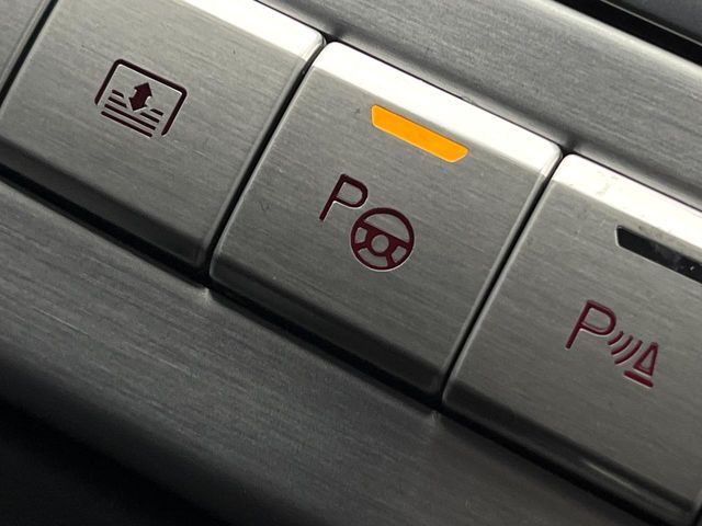 ●パークアシスト:駐車をする際自動でステアリングのアシストをする装備です。駐車が不安な方でも安心です!