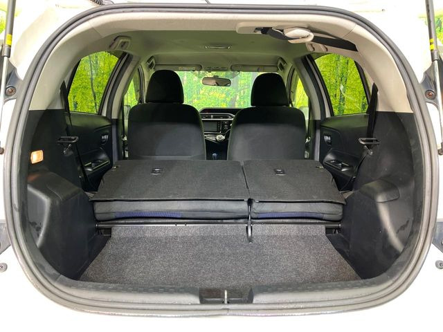 ���i�̂���������ʋ΁A���}���ɏ\���ȉ׎��X�y�[�X���m�ۂ��Ă���܂��B�Z�J���h�V�[�g��|���ƁA�傫�ȉו��̐ύڂ��\�ł���