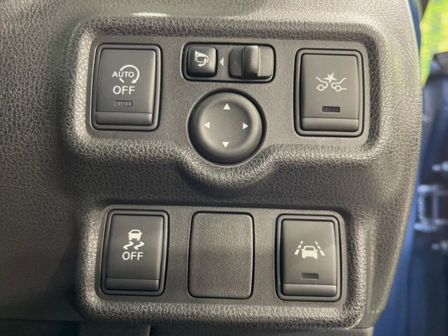 【アイドリングストップ】赤信号や渋滞で停車した際にエンジンを停止し、無駄な燃料の消費を抑えます。燃費向上や環境保護につなげる機能♪エンジンはブレーキを離せば再始動します。