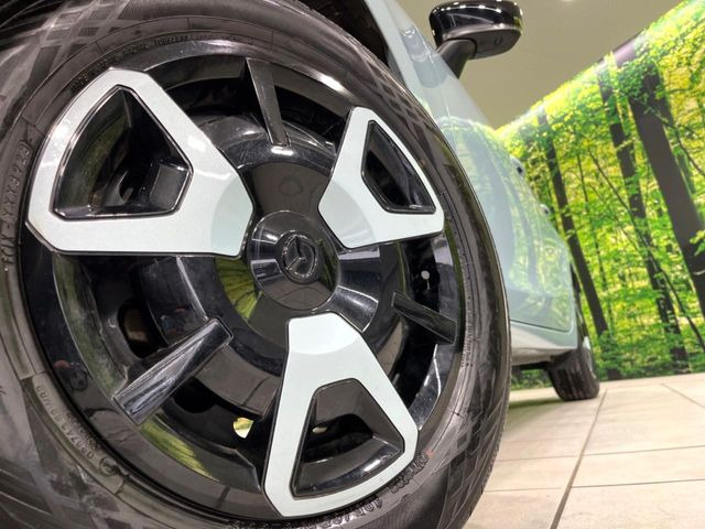 【純正15インチアルミホイール】外観にマッチした純正アルミホイールを装着しております。各種社外アルミホイールや、スタッドレスタイヤも取扱いしております。是非ご相談ください♪