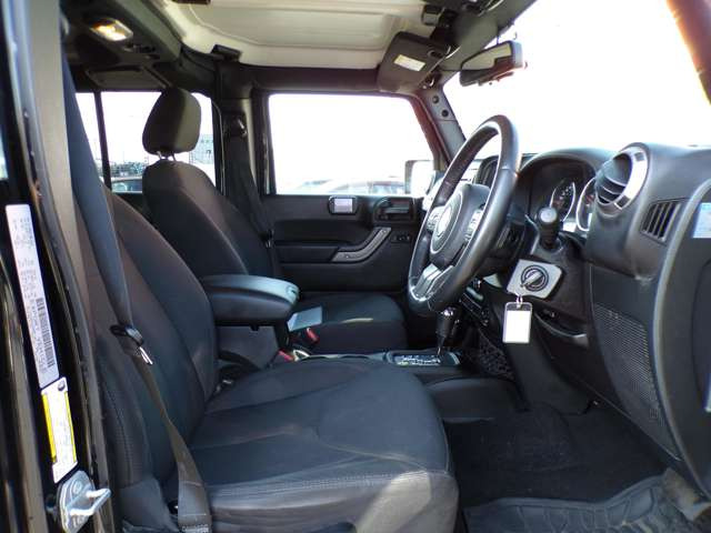 �N���J��SUV�̂ق��ɂ��A���t�@�[�h�E�G���O�����h�E�Z���i�E�X�e�b�v���S���E���H�N�V�[�E���F���t�@�C�A�E�I�f�b�Z�C�E�A���Ԃ��|���V�F�J�C�G�� �~�j�N���X�I�[�o�[�I�[��4 �L���v�e�B�o���݌ɂ��Ă���܂�