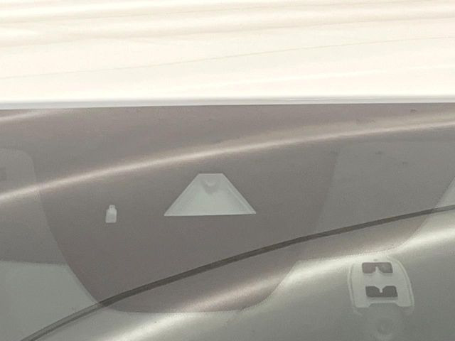【スマートブレーキサポート】走行中に前方の車両等を認識し、衝突しそうな時は警報とブレーキで衝突回避と被害軽減をアシスト。より安全にドライブをお楽しみいただけます。