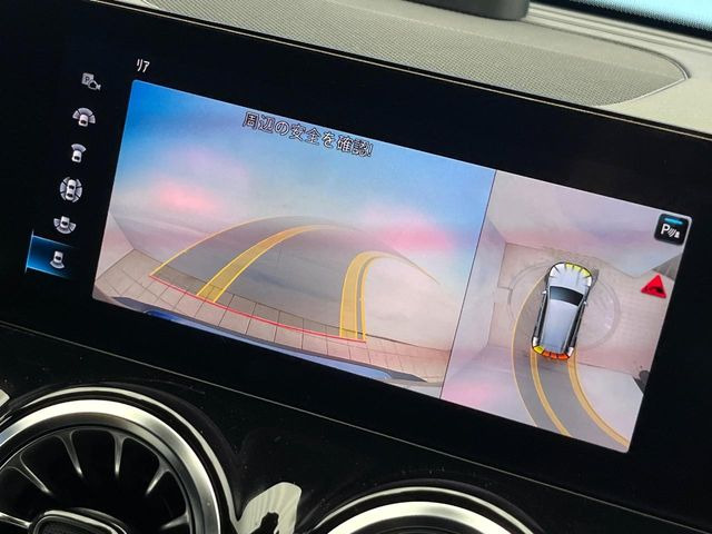 ���p�m���~�b�N�r���[���j�^�[:��p�̃J�����ɂ��A�ォ�猩���낵���悤�Ȏ��_��360�x�N���}�̎��͂��m�F���邱�Ƃ��ł��܂������p�������m�F���₷���A�����ꏊ�ł̐؂�Ԃ��⒓�Ԃ��X���[�Y�ɍs���܂��B