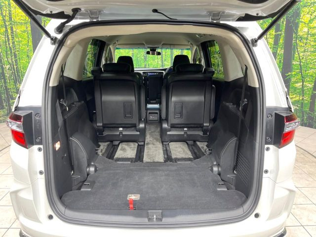 ���i�̂���������ʋ΁A���}���ɏ\���ȉ׎��X�y�[�X���m�ۂ��Ă���܂��B�Z�J���h�V�[�g��|���ƁA�傫�ȉו��̐ύڂ��\�ł���