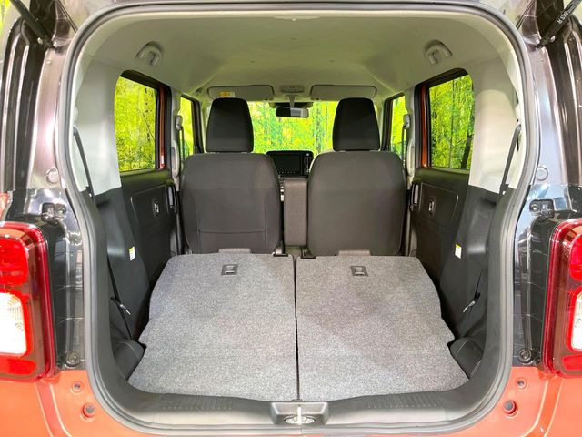 後席を格納すると、これだけの広さが!シーンに合わせたシートアレンジで、大きな荷物も積むことが出来ます♪