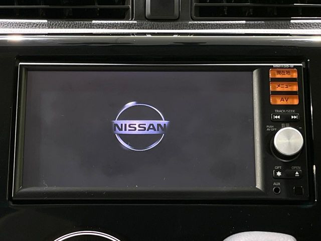 【新品ナビ付き】人気の地デジ付き新品ナビを特別に取り付けました♪使いやすいナビで目的地までしっかり案内してくれます。オーディオ機能も充実しており、お車の運転がさらに楽しくなります!!