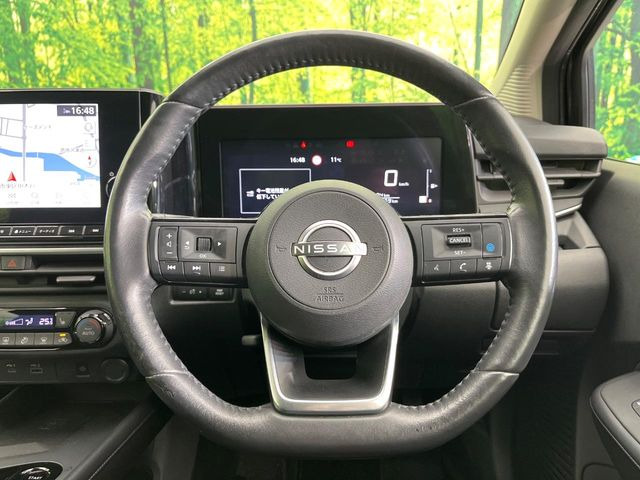 ステアリングも使用感が少なく、きれいな状態となっております♪