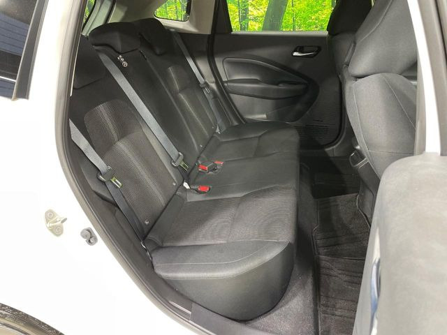 後部座席も気になるようなキズ・汚れやへたり等、大きなダメージはなく、良好な状態です。