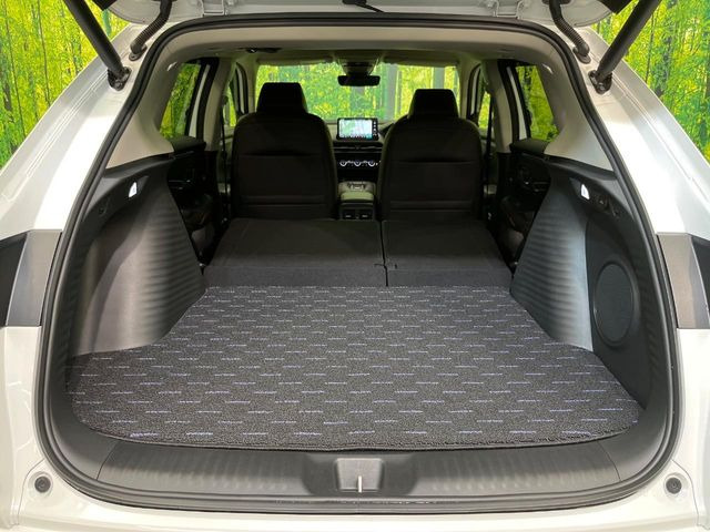 ���i�̂���������ʋ΁A���}���ɏ\���ȉ׎��X�y�[�X���m�ۂ��Ă���܂��B�Z�J���h�V�[�g��|���ƁA�傫�ȉו��̐ύڂ��\�ł���