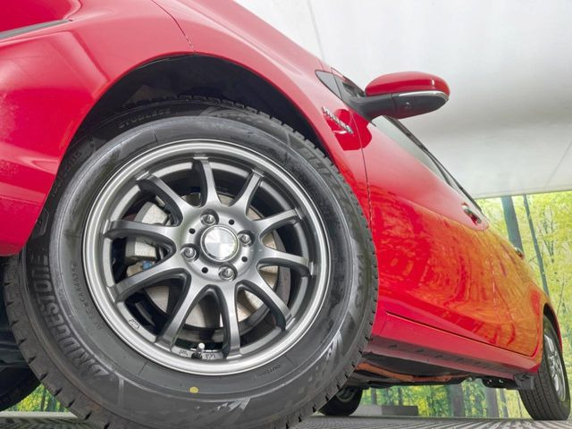 �y�A���~�z�C�[���z�O�ςɃ}�b�`�����A���~�z�C�[���𑕒����Ă���܂��B�e��A���~�z�C�[����A�X�^�b�h���X�^�C�����戵�����Ă���܂��B���񂲑��k����������