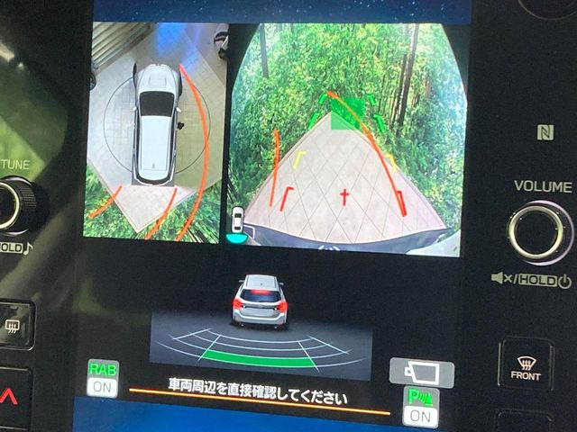 【マルチテレインモニター】車のフロントやサイドのカメラ画像を同時にモニター表示することで、悪路や狭い道を走行時でも周囲の状況確認ができ安心!本格SUVにうれしい装備です♪